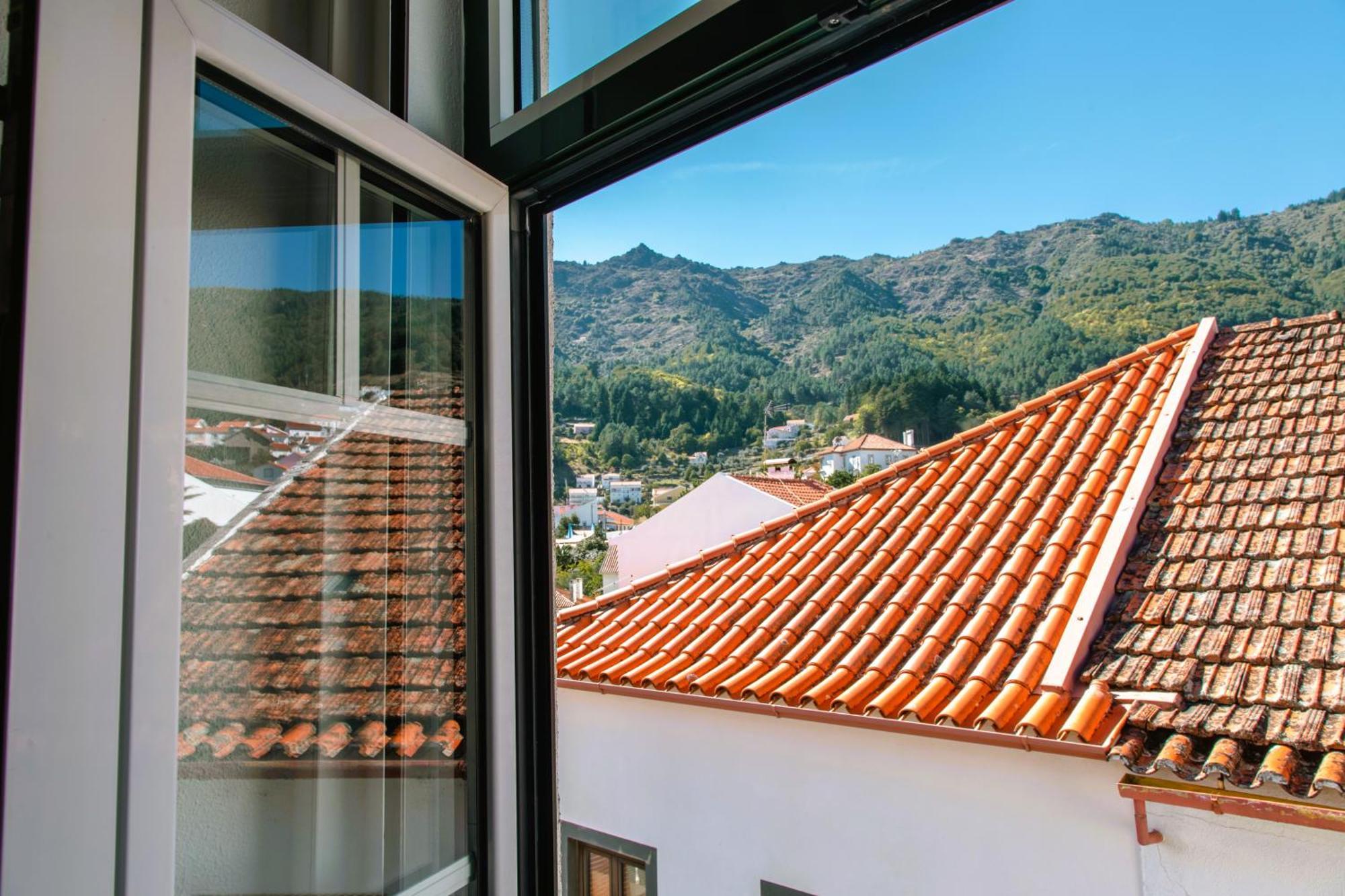 Arcadas Da Vila Manteigas Esterno foto